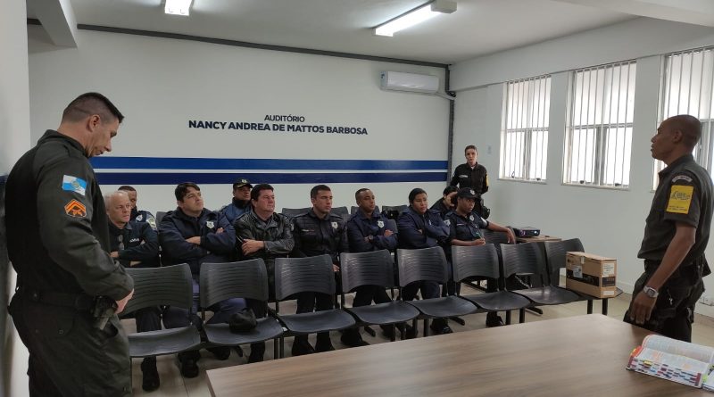Patrulha Escolar de Volta Redonda participa de capacitação ministrada pela PM 